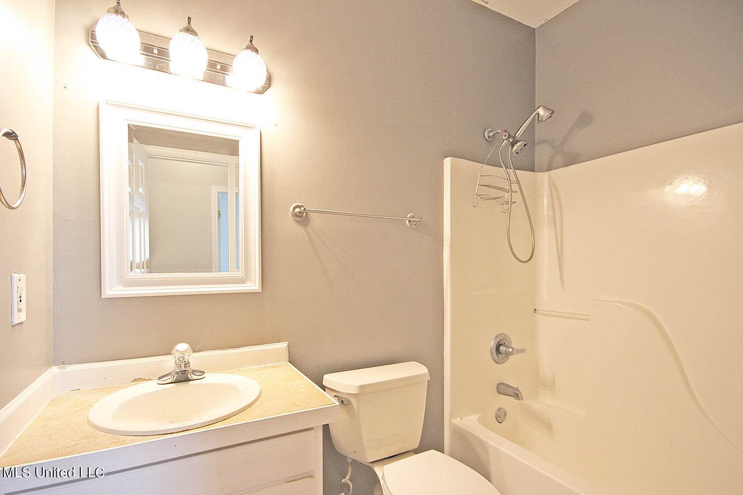 6507 Shoshonee Drive, Ocean Springs, MS 39564