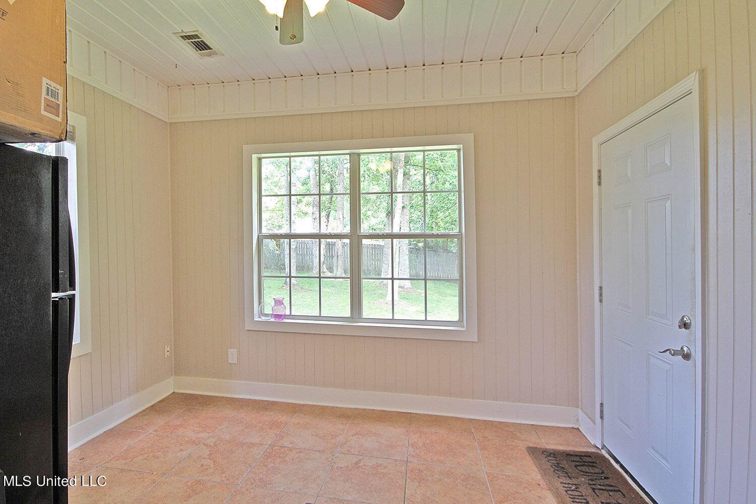 6507 Shoshonee Drive, Ocean Springs, MS 39564