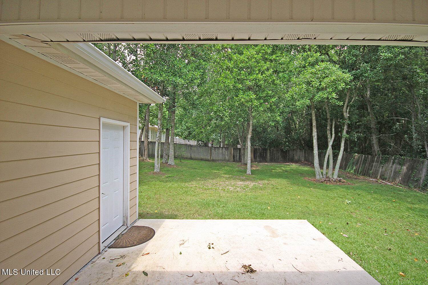 6507 Shoshonee Drive, Ocean Springs, MS 39564