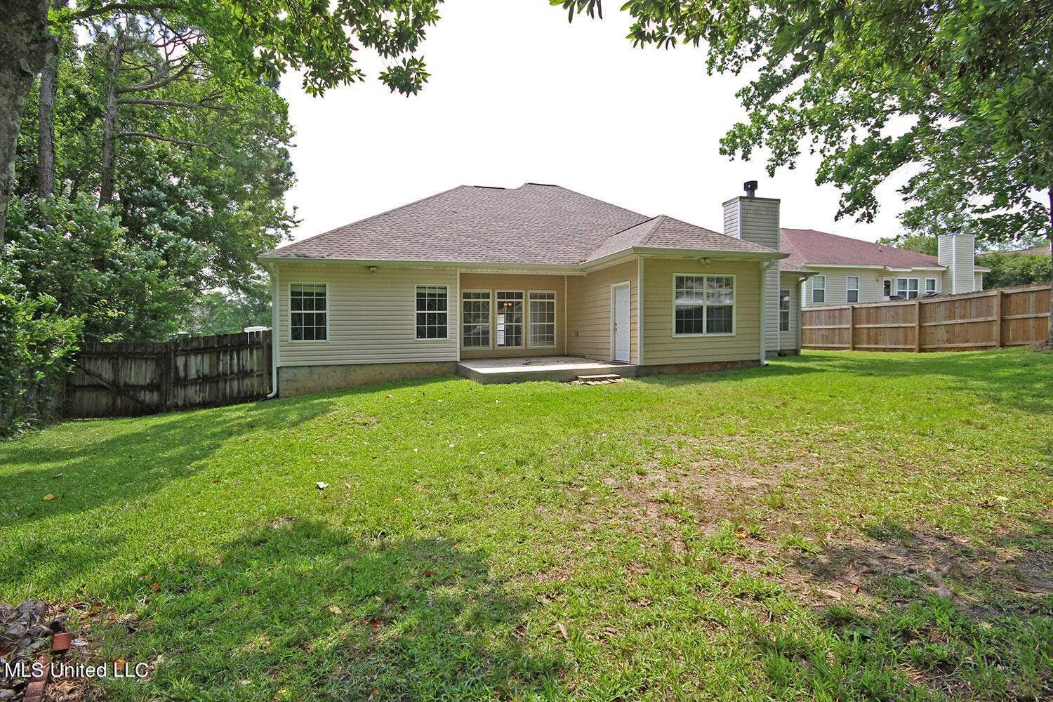6507 Shoshonee Drive, Ocean Springs, MS 39564