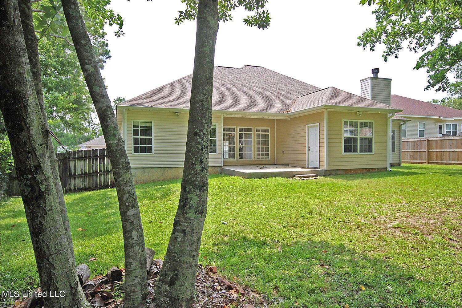 6507 Shoshonee Drive, Ocean Springs, MS 39564