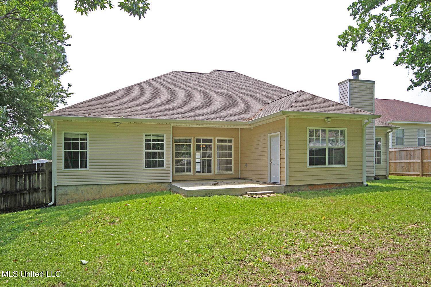 6507 Shoshonee Drive, Ocean Springs, MS 39564