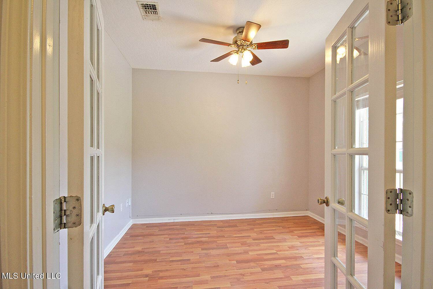 6507 Shoshonee Drive, Ocean Springs, MS 39564