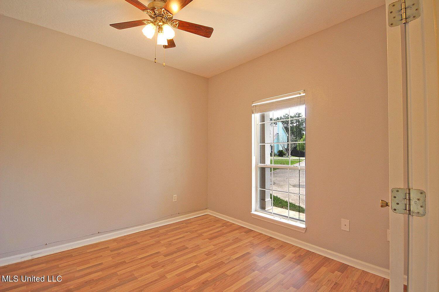 6507 Shoshonee Drive, Ocean Springs, MS 39564