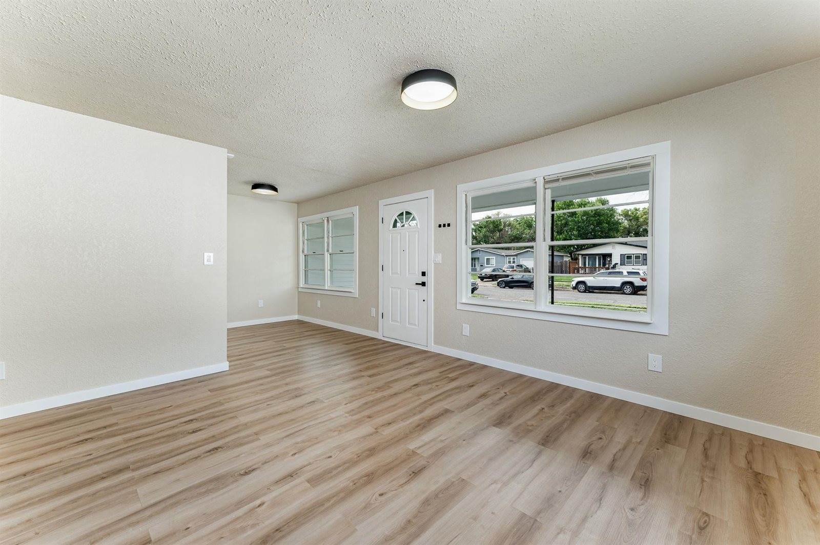 1709 W 30th St S, Wichita, KS 67217