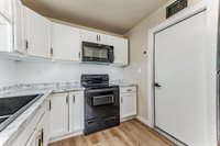 1709 W 30th St S, Wichita, KS 67217