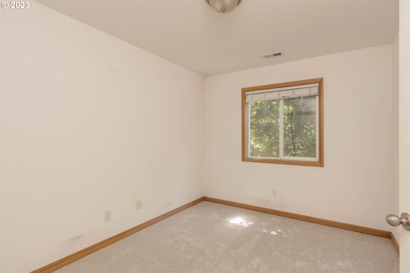 810 East 9TH St #D15, Newberg, OR 97132