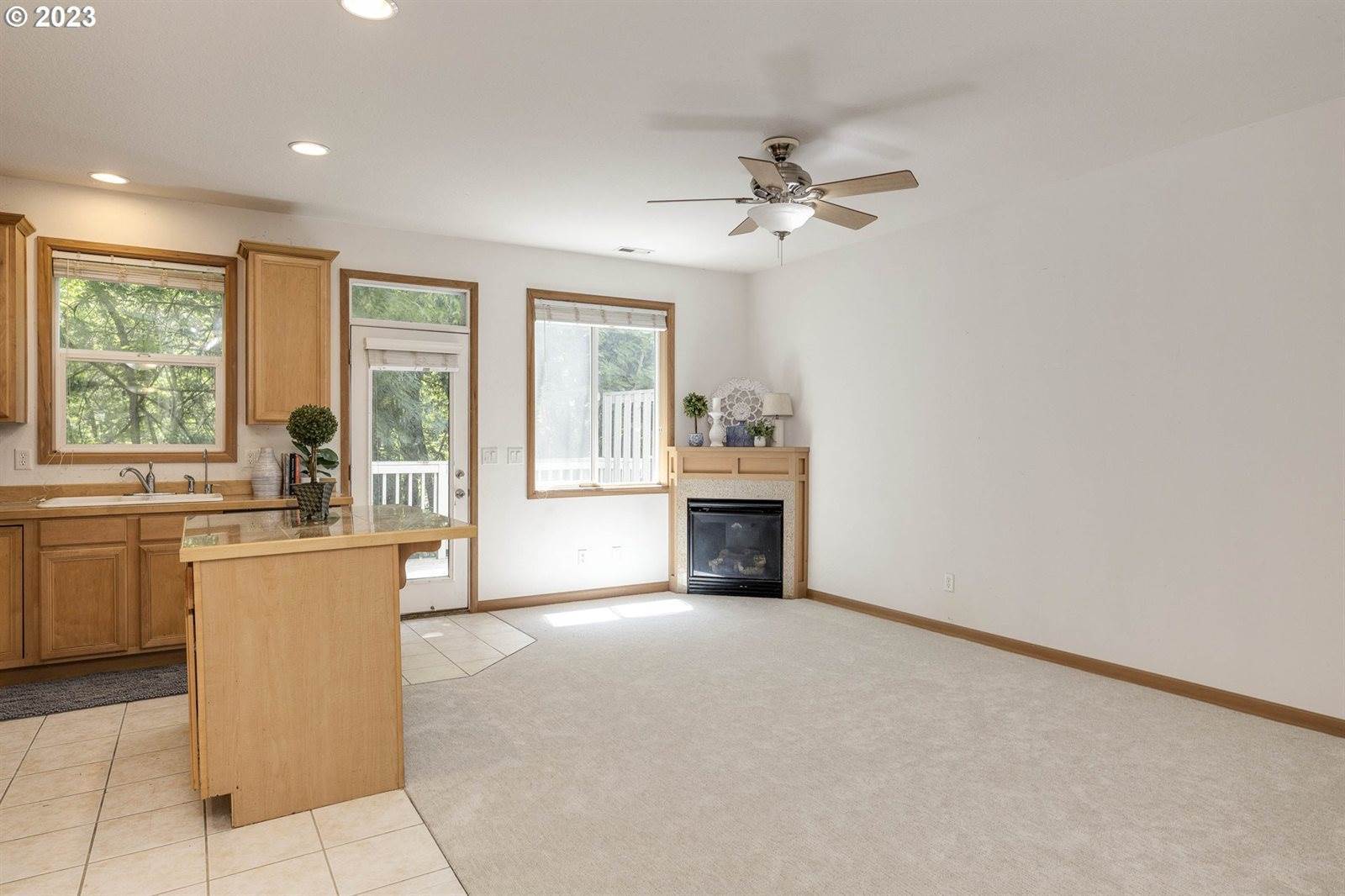 810 East 9TH St #D15, Newberg, OR 97132