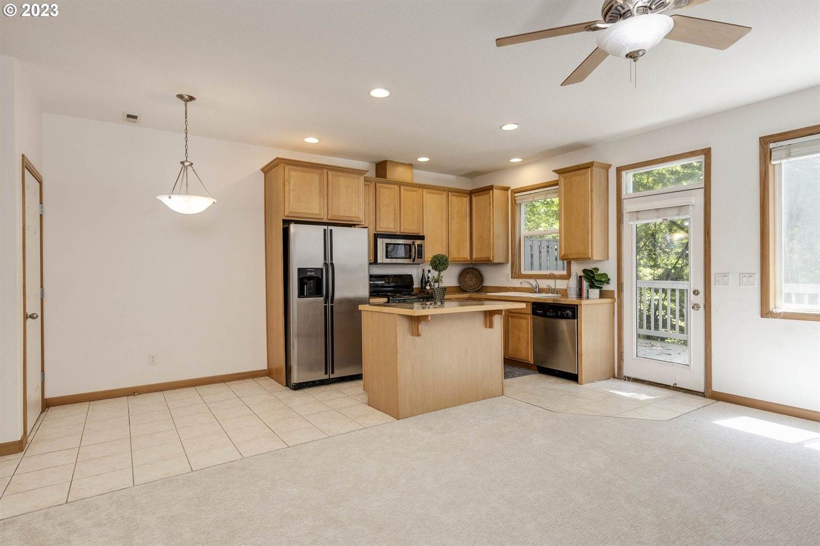810 East 9TH St #D15, Newberg, OR 97132