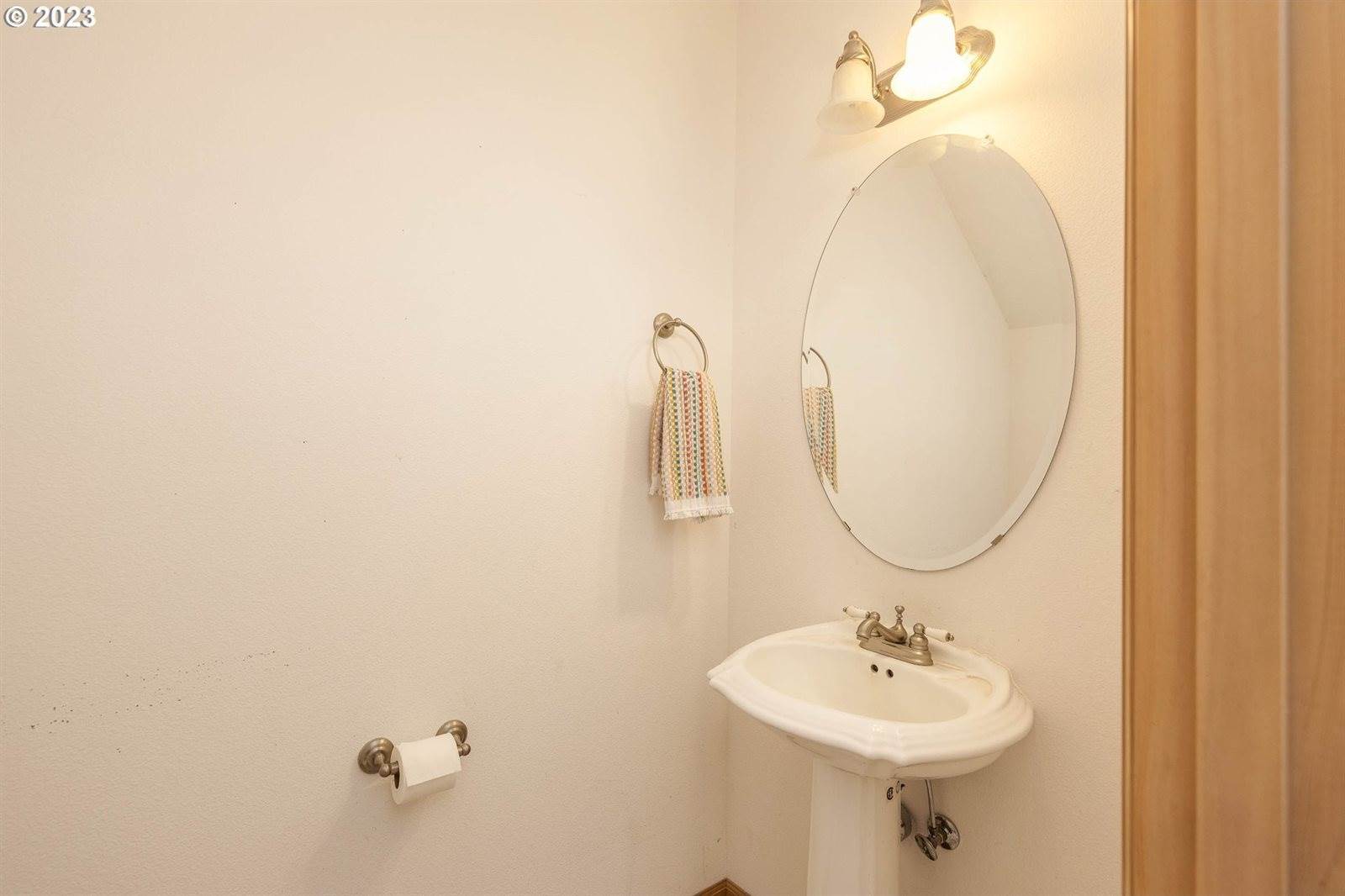 810 East 9TH St #D15, Newberg, OR 97132