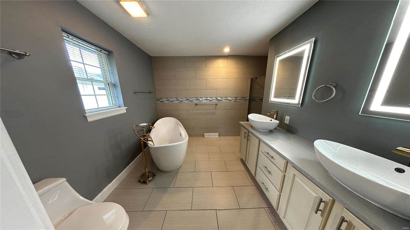 121 Vaughn Ave, Saint Robert, MO 65584