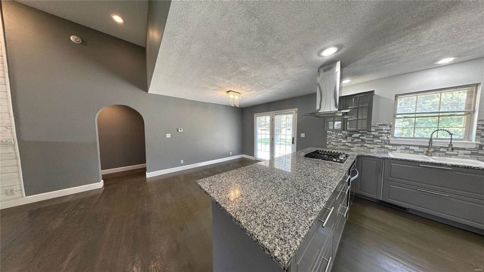 121 Vaughn Ave, Saint Robert, MO 65584