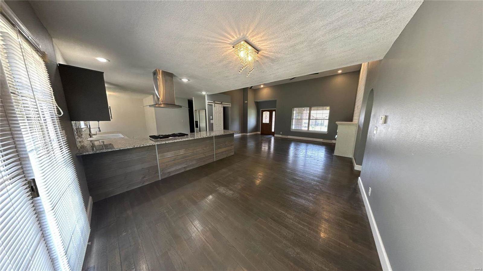 121 Vaughn Ave, Saint Robert, MO 65584