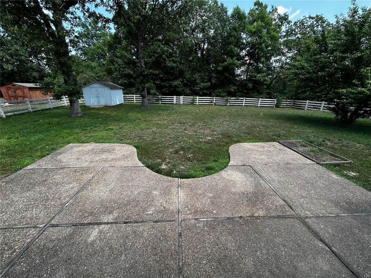 121 Vaughn Ave, Saint Robert, MO 65584