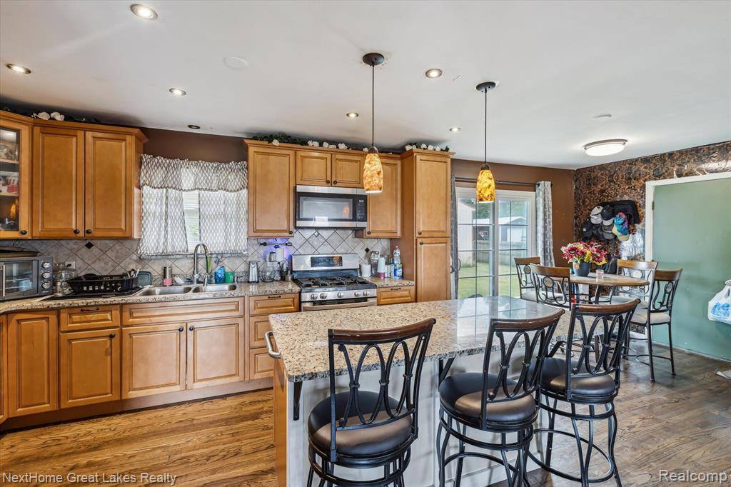 1372 North Genesee Road, Burton, MI 48509