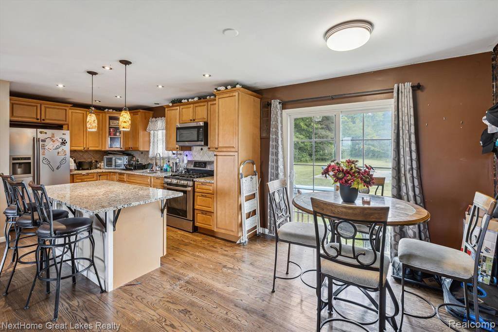 1372 North Genesee Road, Burton, MI 48509