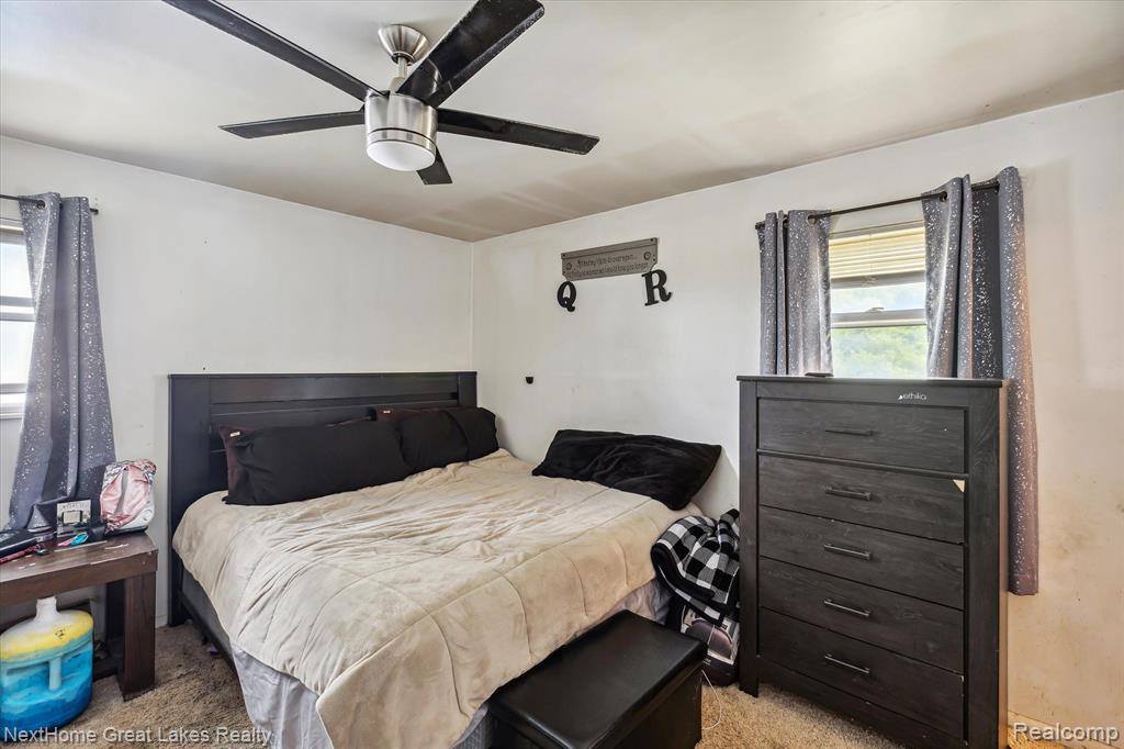 1372 North Genesee Road, Burton, MI 48509