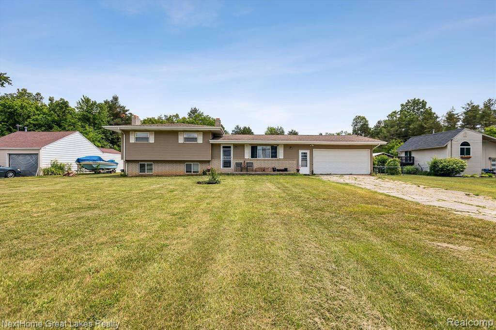 1372 North Genesee Road, Burton, MI 48509