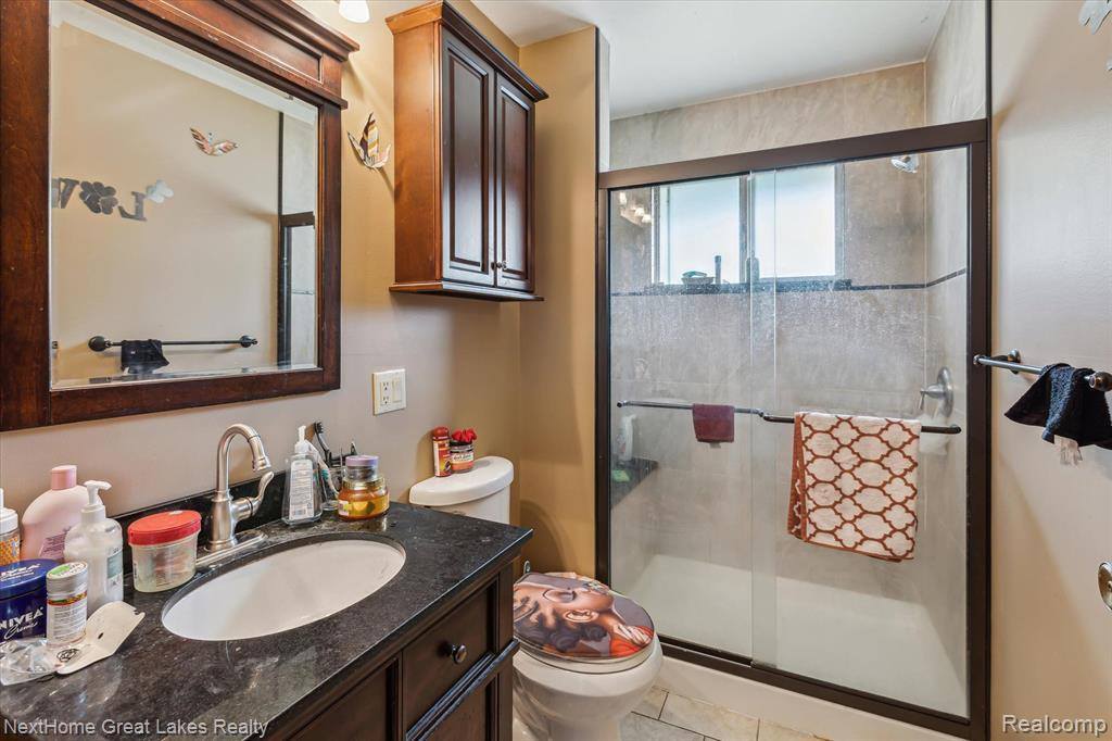 1372 North Genesee Road, Burton, MI 48509