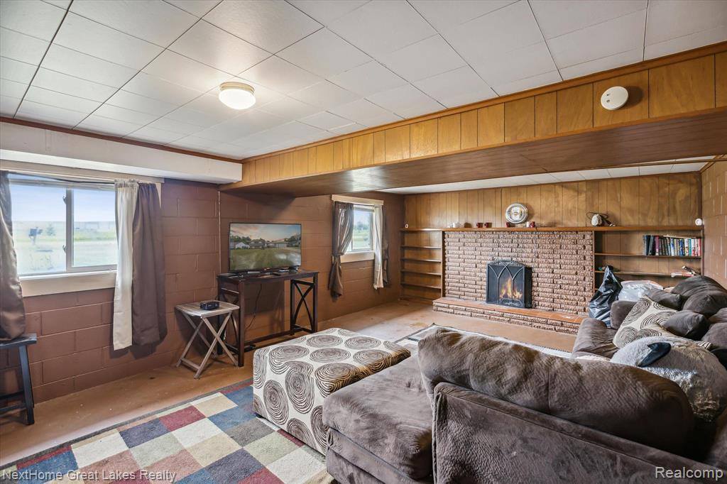 1372 North Genesee Road, Burton, MI 48509
