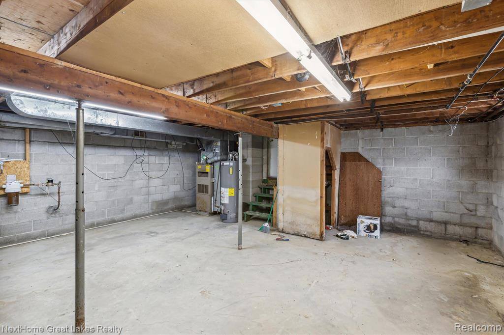 1372 North Genesee Road, Burton, MI 48509