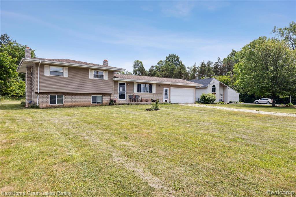 1372 North Genesee Road, Burton, MI 48509