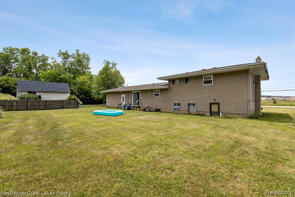 1372 North Genesee Road, Burton, MI 48509