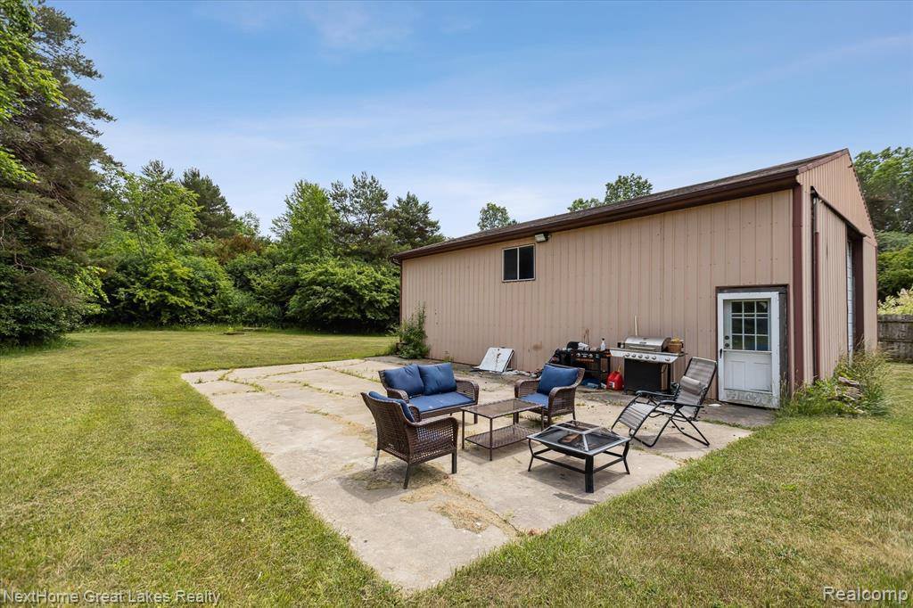 1372 North Genesee Road, Burton, MI 48509