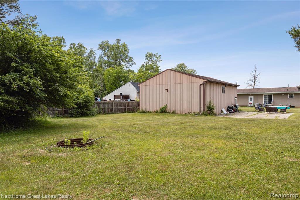 1372 North Genesee Road, Burton, MI 48509