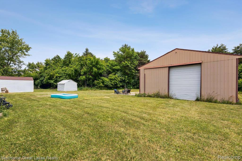 1372 North Genesee Road, Burton, MI 48509