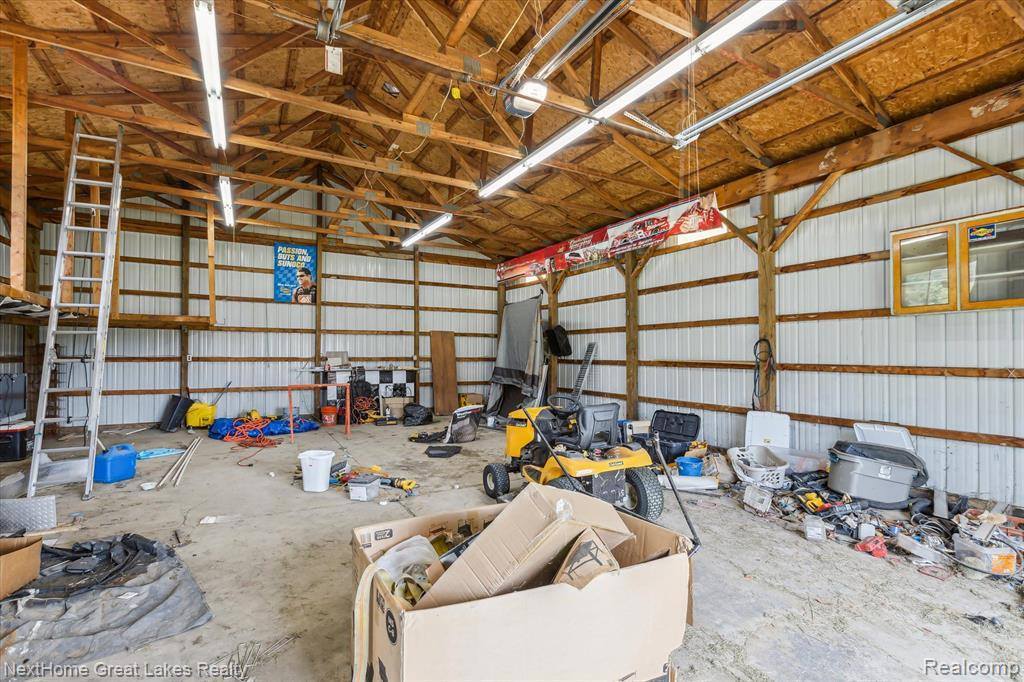 1372 North Genesee Road, Burton, MI 48509