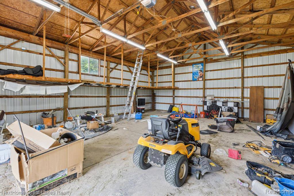 1372 North Genesee Road, Burton, MI 48509