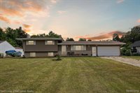 1372 North Genesee Road, Burton, MI 48509