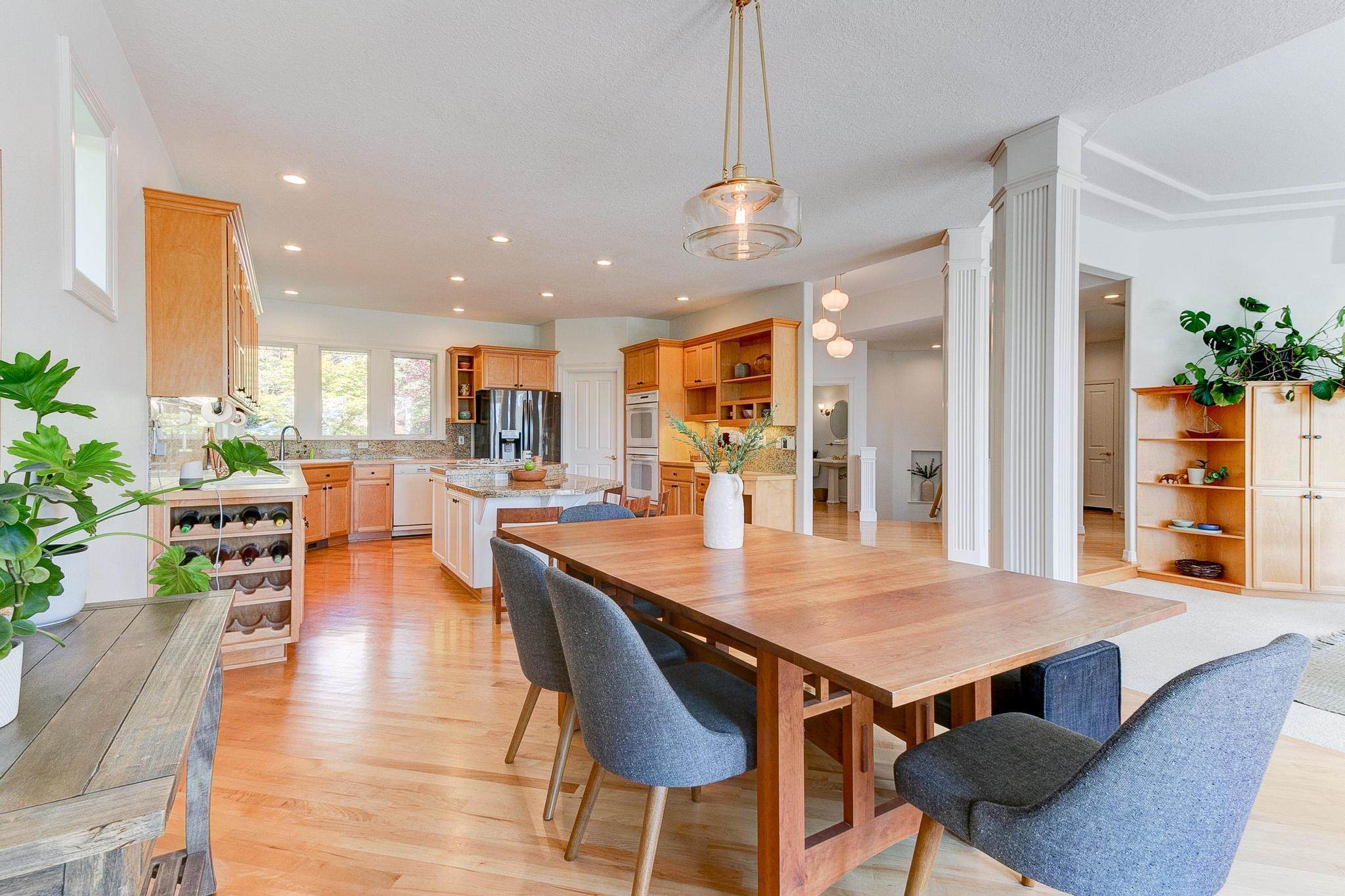 1123 NW Frazier Ct, Portland, OR 97229