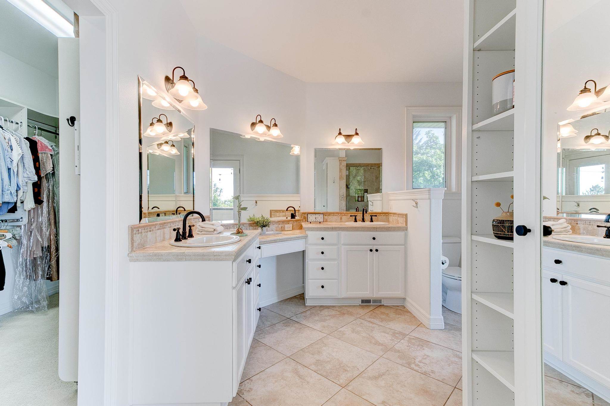 1123 NW Frazier Ct, Portland, OR 97229