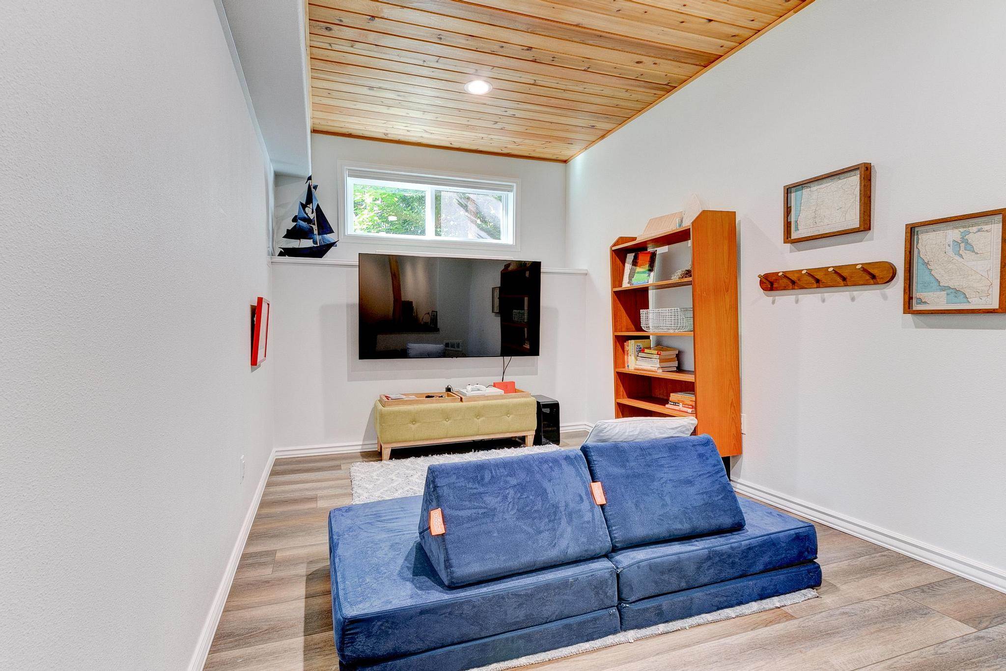 1123 NW Frazier Ct, Portland, OR 97229