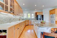 1123 NW Frazier Ct, Portland, OR 97229