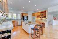 1123 NW Frazier Ct, Portland, OR 97229
