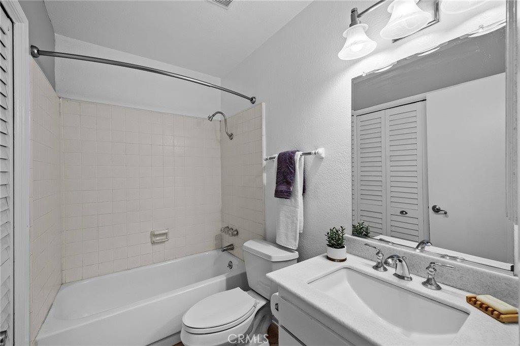 2329 North Lyon Street, Santa Ana, CA 92705