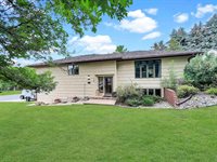 1104 14th Ave SW, Minot, ND 58701