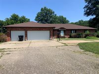 3620 SW Lincolnshire, Topeka, KS 66614