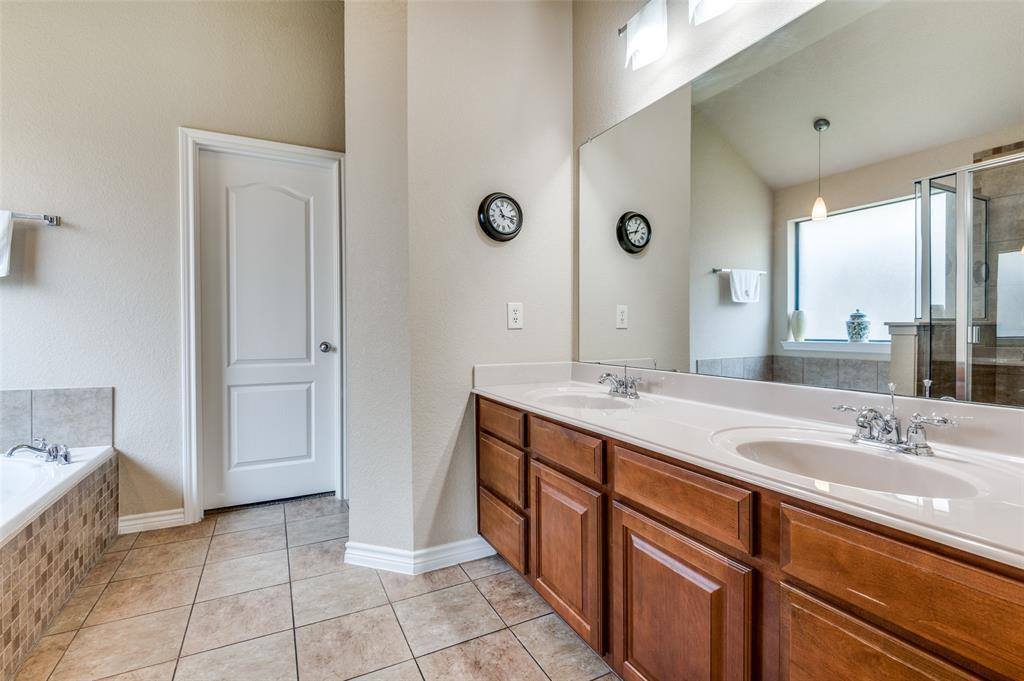 8605 Vista Royale Drive, Fort Worth, TX 76108