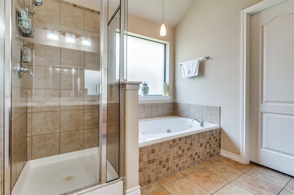 8605 Vista Royale Drive, Fort Worth, TX 76108