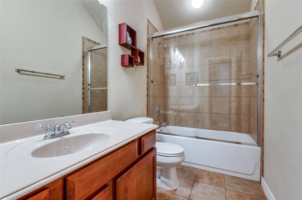 8605 Vista Royale Drive, Fort Worth, TX 76108