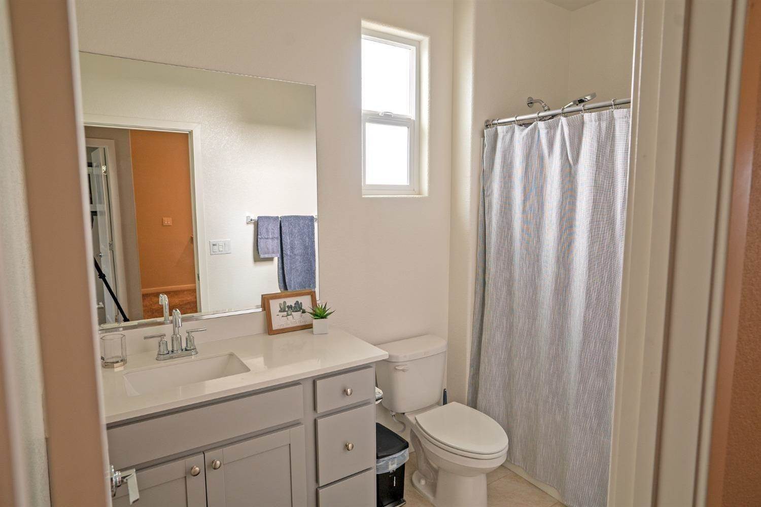 3678 East Commerce Way, Sacramento, CA 95834