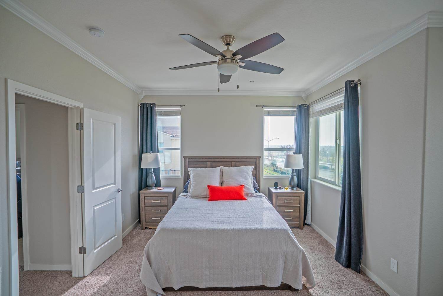 3678 East Commerce Way, Sacramento, CA 95834