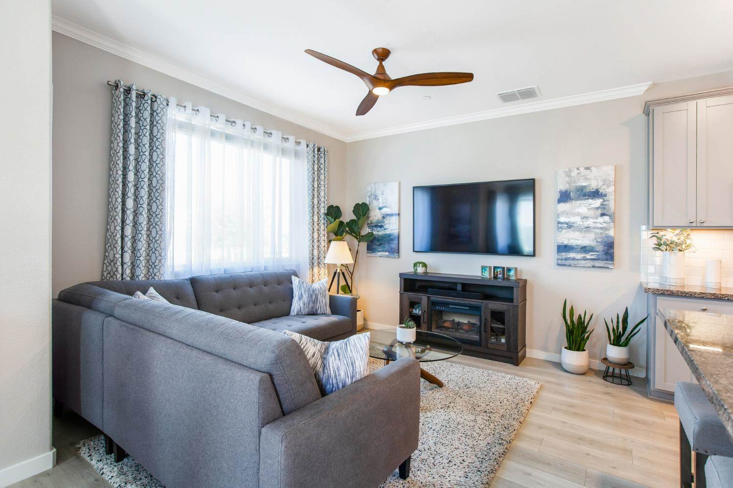 3678 East Commerce Way, Sacramento, CA 95834