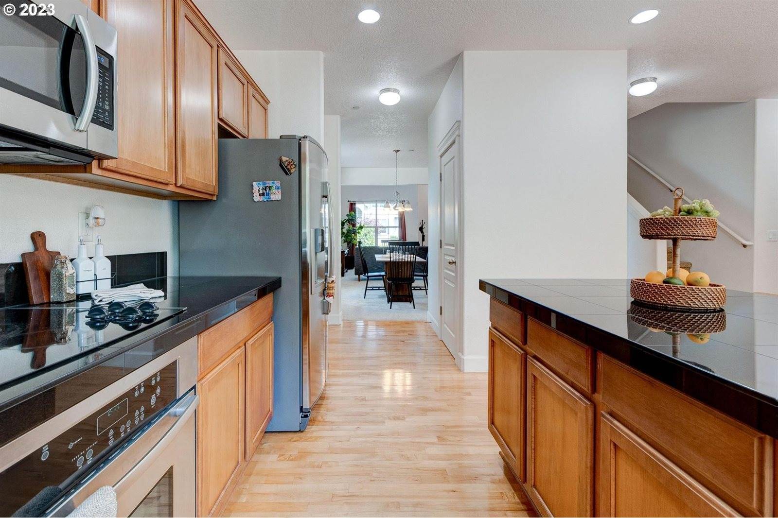 8371 SW Hayden Dr, Beaverton, OR 97007