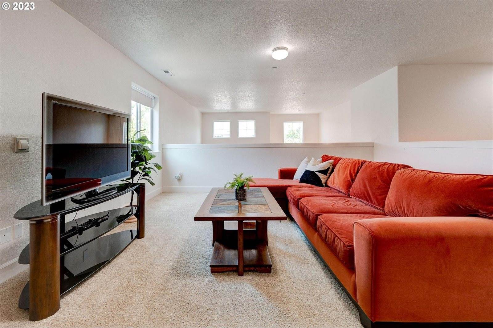 8371 SW Hayden Dr, Beaverton, OR 97007