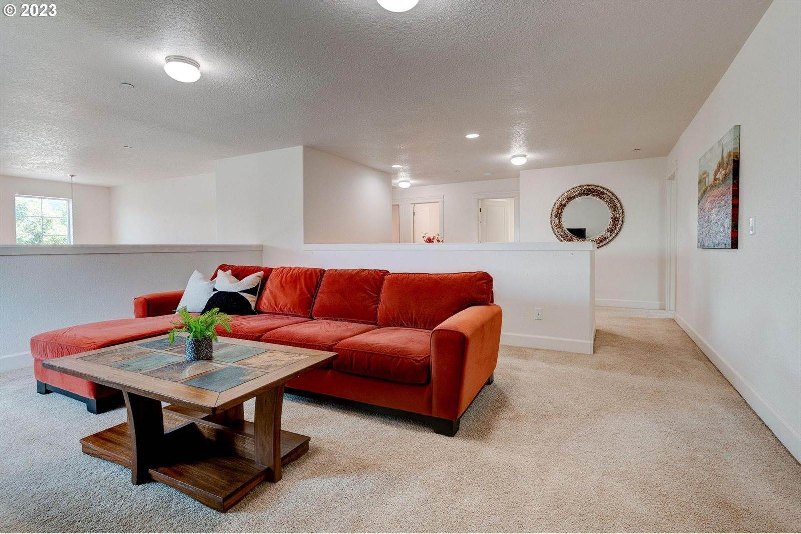 8371 SW Hayden Dr, Beaverton, OR 97007